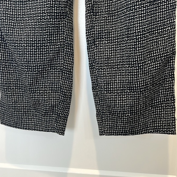H&M Black and White lightweight cropped pants size 8. In perfect condition! - Picture 4 of 7